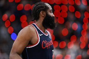 😔哈登：感觉我们的伤病一个接一个 希望队友们尽快回归